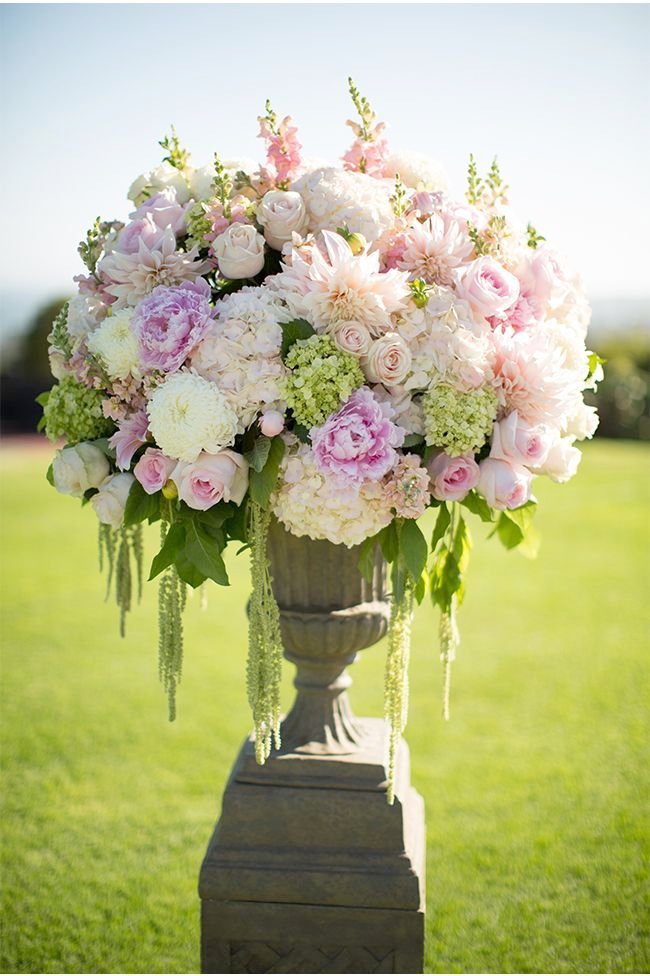 Big Wedding Flower Arrangements